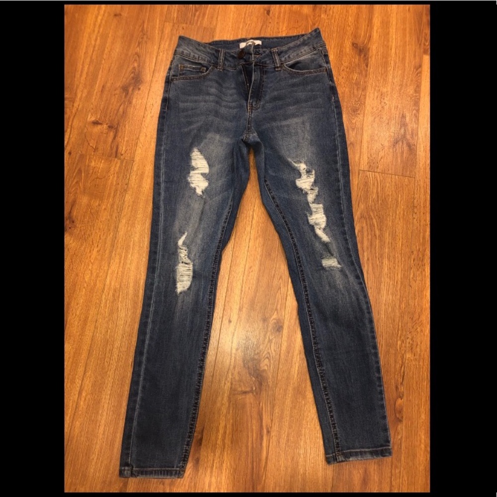 Ripped skinny jeans